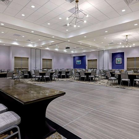 Hilton Garden Inn Cedar Rapids Exteriör bild