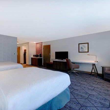 Hilton Garden Inn Cedar Rapids Exteriör bild