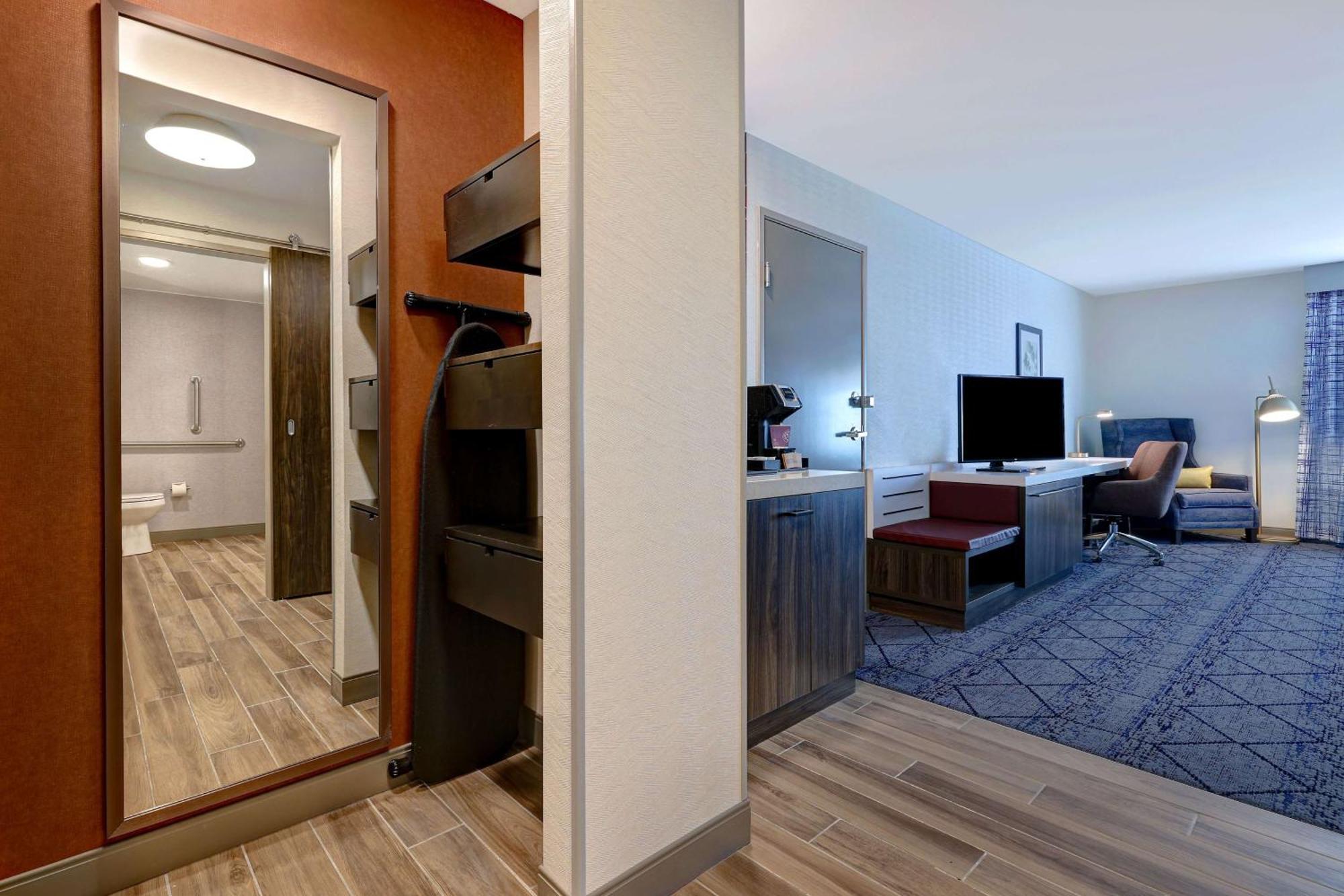 Hilton Garden Inn Cedar Rapids Exteriör bild
