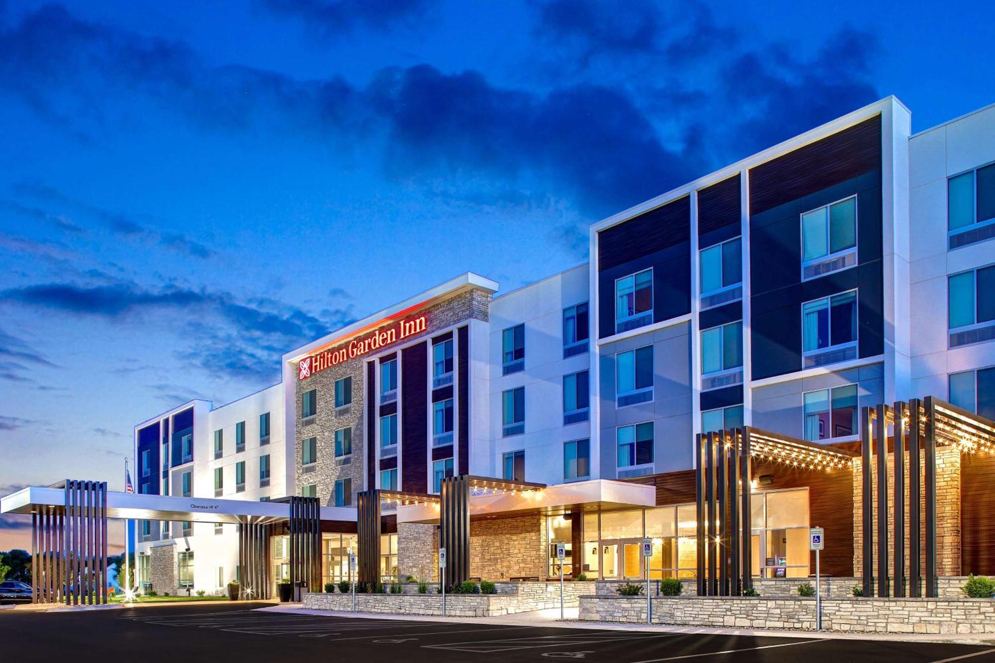 Hilton Garden Inn Cedar Rapids Exteriör bild