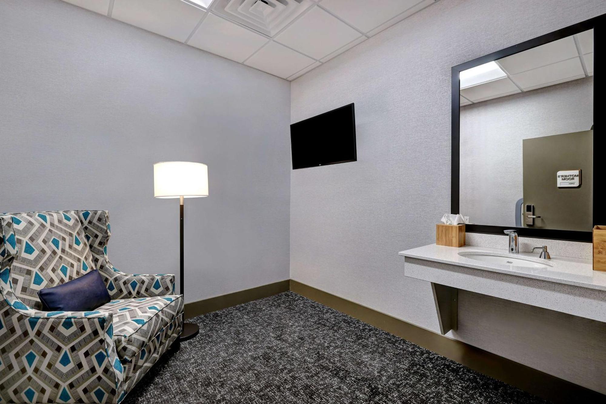Hilton Garden Inn Cedar Rapids Exteriör bild
