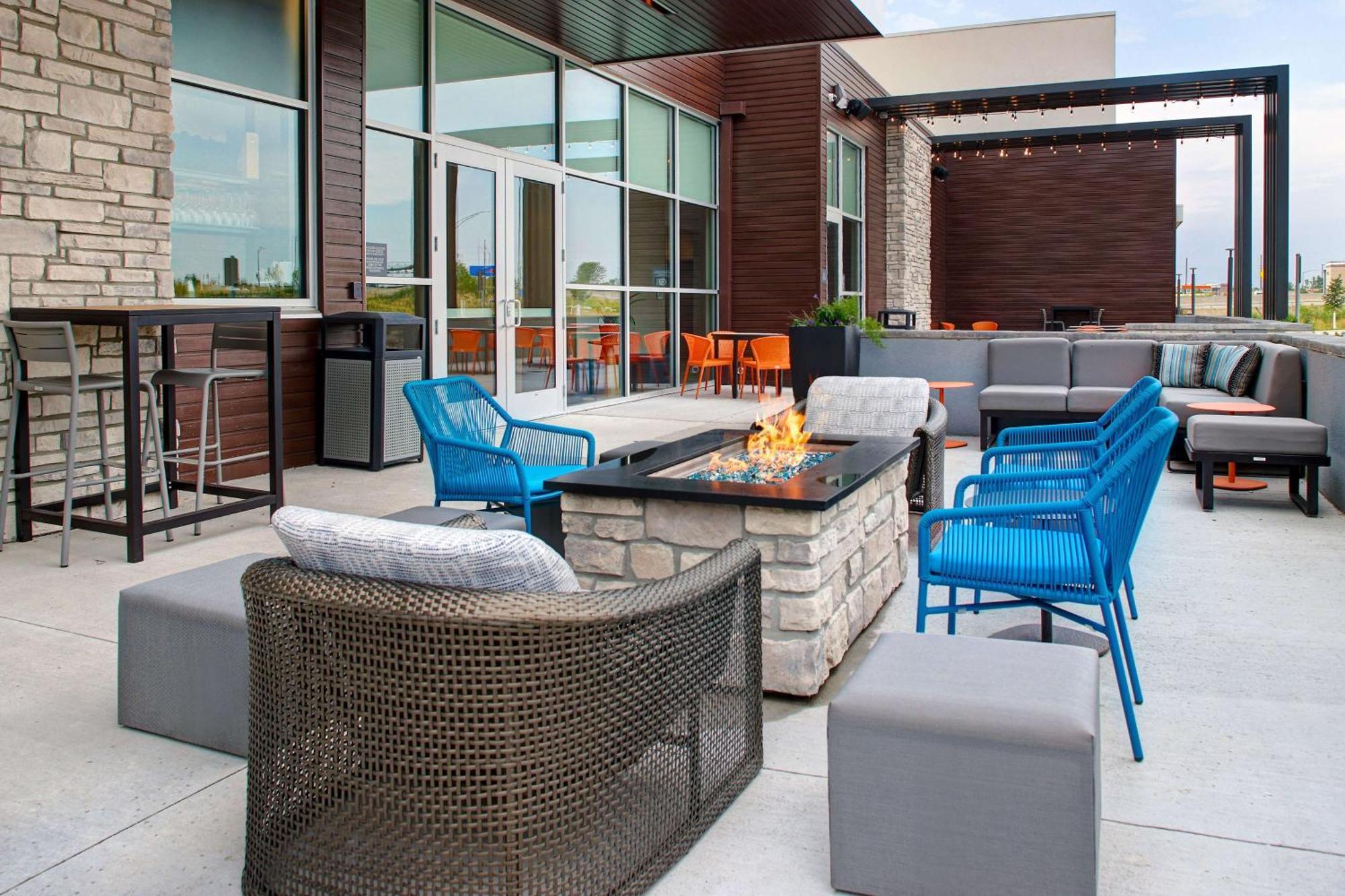 Hilton Garden Inn Cedar Rapids Exteriör bild